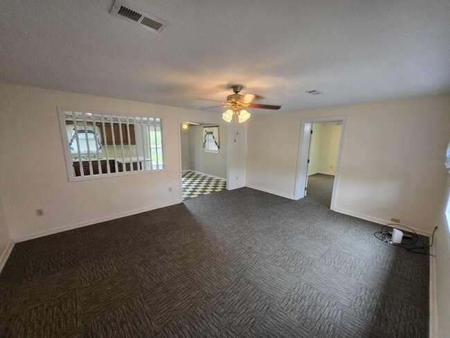 Photo - **Charming 3-Bed, 2-Bath Duplex Apartment with Spacious Garage and Large Back Porch**