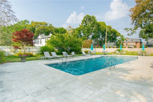 Photo - 364 Bellevue Ave
