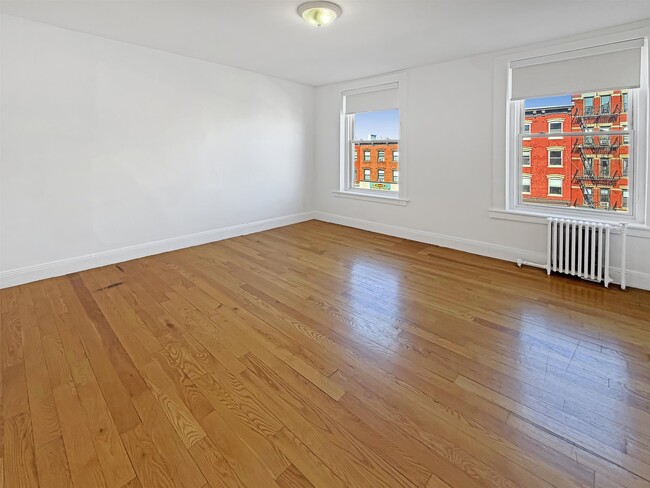 Building Photo - 535 Washington St Unit 2
