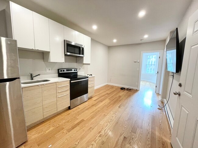 Building Photo - 7 Warwick St Unit 2