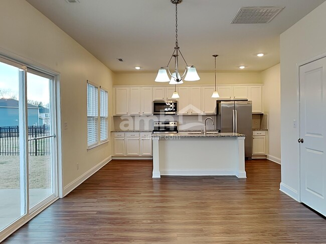 Photo - 1323 Lomond Dr