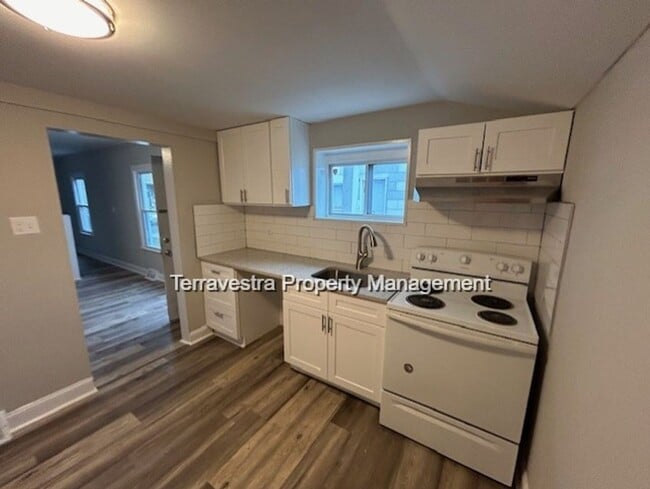 Photo - Lovely Renovated 3 Bed with parking! Eligible for $500 Security Deposit.