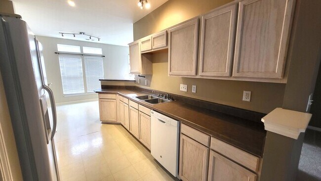 Photo - Two Bedroom Townhouse for Rent with Two We...