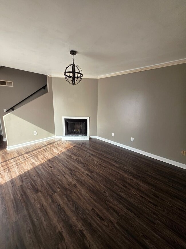 2220 Woodridge Ln