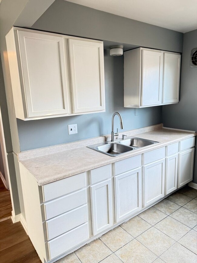 3919 E Gatewood Ln Unit 1