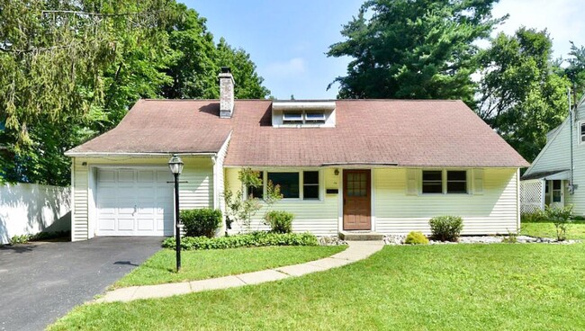 North Colonie School District 4 Bedrooms 1... - North Colonie School District 4 Bedrooms 1... House