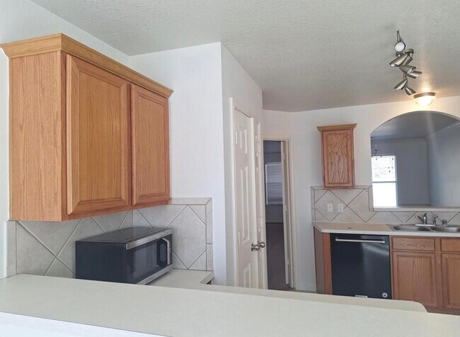 Photo - 17124 Gleneagle Dr S