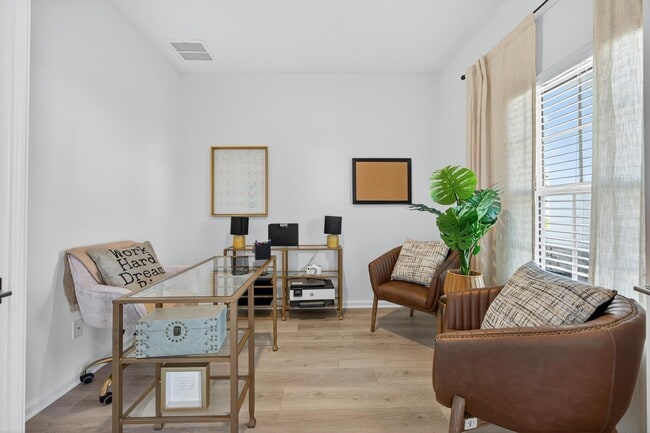 Photo - 2113 Featheredge Wy