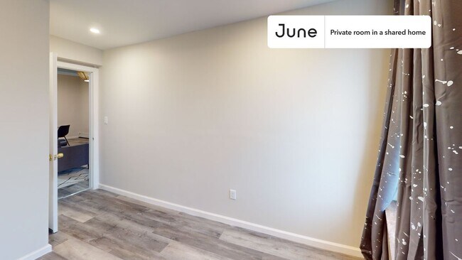 Room in Shared 3 bed/1 bath home in Ridgewood