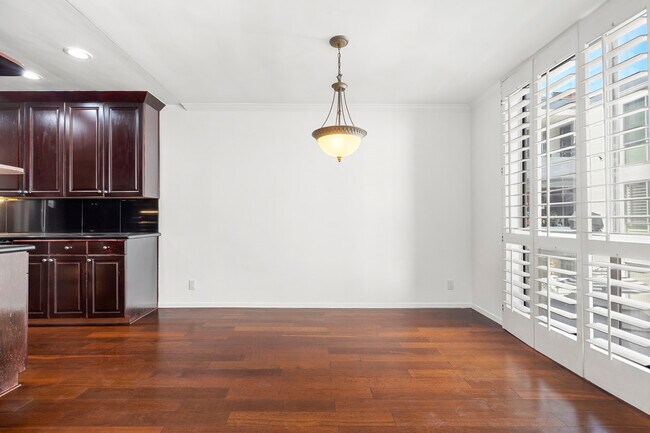 Photo - 1010 N Kings Rd Unit 202