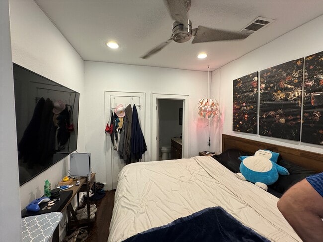 Photo - 5707 Schuler St