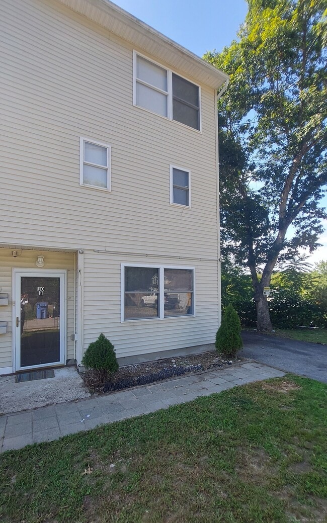 Building Photo - 10 Hillcrest St Unit B Rental