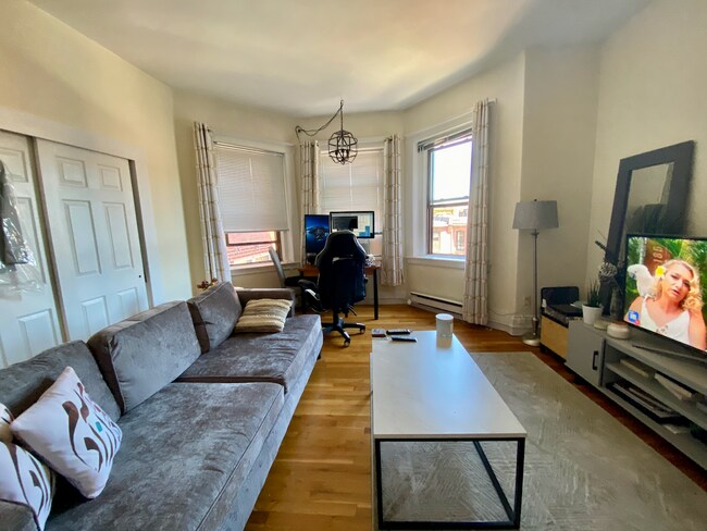913 Boylston St Unit 4
