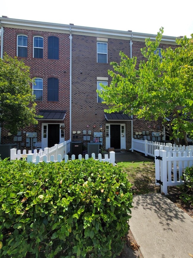 926 Price Ln