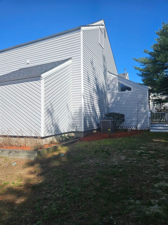 Photo - 18 Landsdown Dr