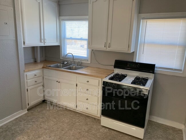 Photo - 8195 Center Dr