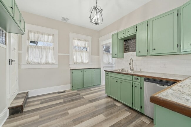 Photo - 1002 W Univ Ave