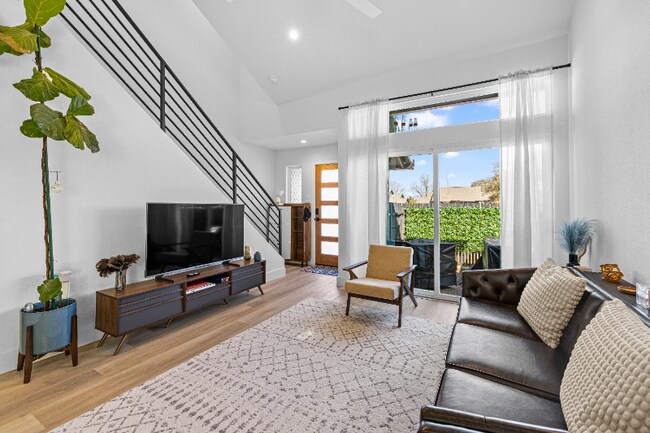 Photo - 1903 Albury Cove