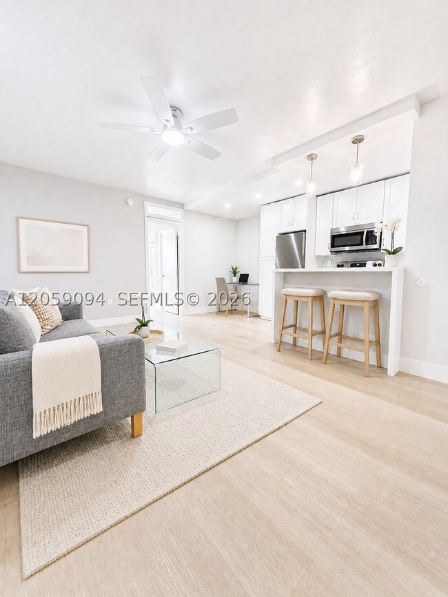 Building Photo - 6330 SW 79th St Unit 4