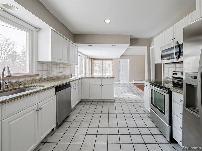 Photo - 25330 Brookview St