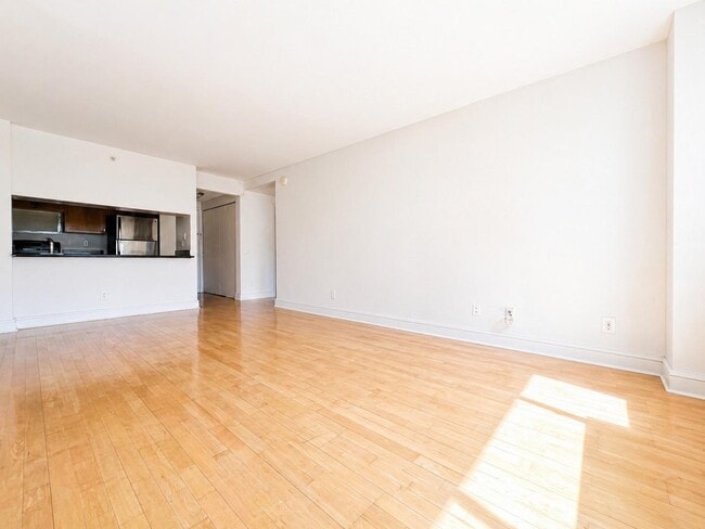 Photo - 323 W 96th St Unidad 714