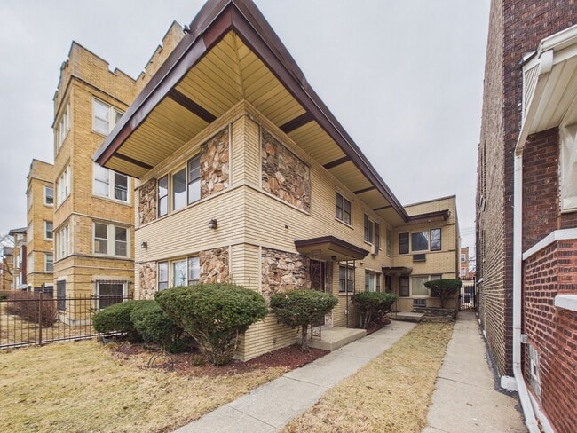 Building Photo - 11219 S King Dr Unit 1F