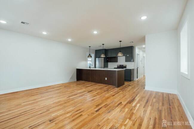 88 Hollywood Ave Unit 2