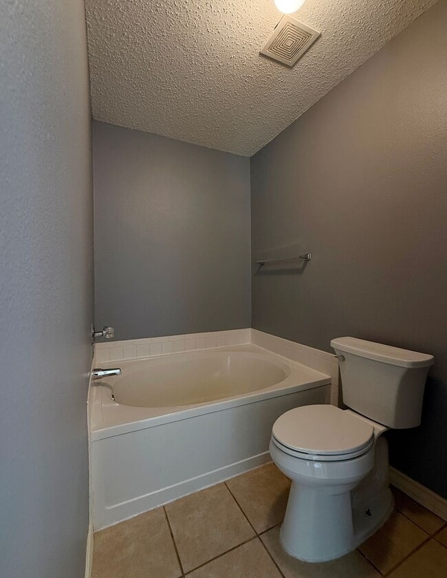 Photo - Beautiful 3/2 Available for Immediate Move In!