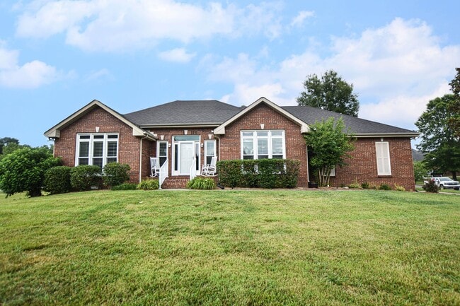 Building Photo - Pet Friendly Three Bedroom with Bonus!