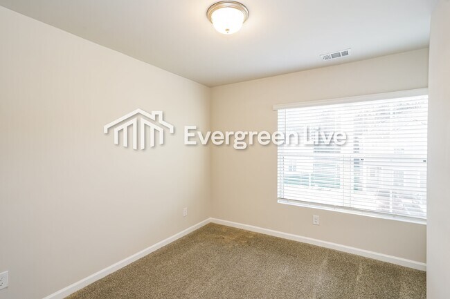 Photo - 955 Hamilton Cross Dr