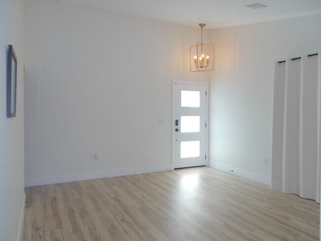 Photo - 519 Crimson View Pl