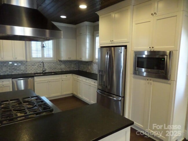 Photo - 1614 Dilworth Rd E