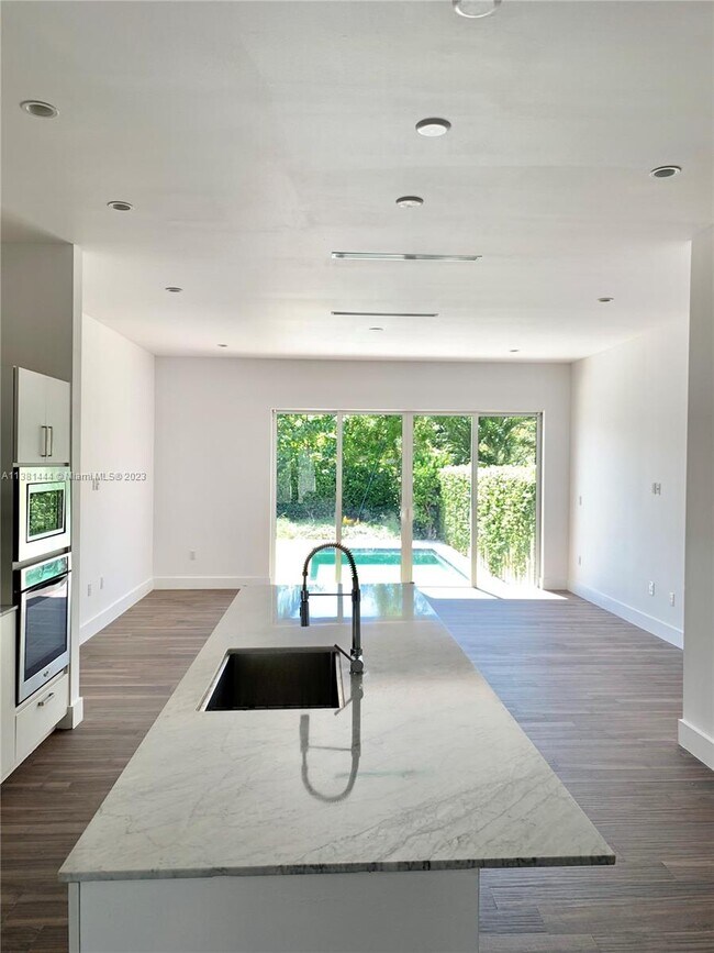 Photo - 2852 SW 32nd Ct