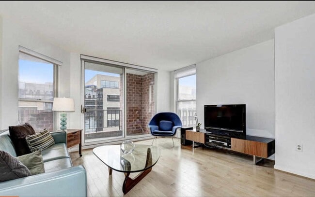 Building Photo - 1230 23rd St NW Unit 712