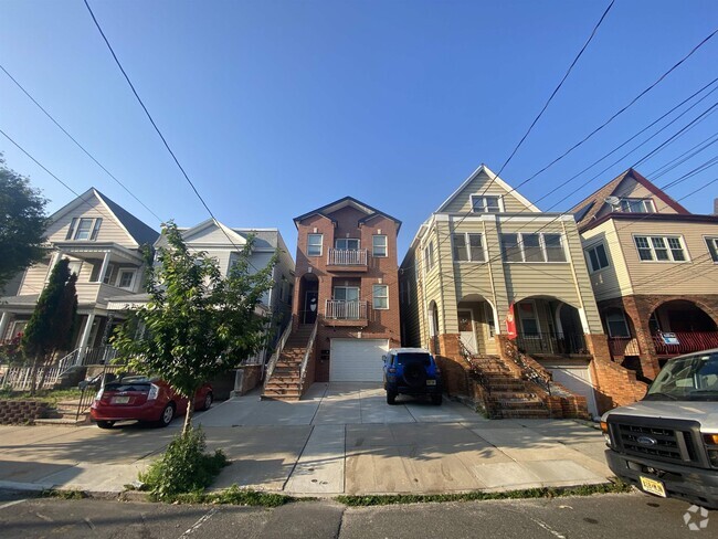 Building Photo - 99 W 46th St Unit 2 Rental