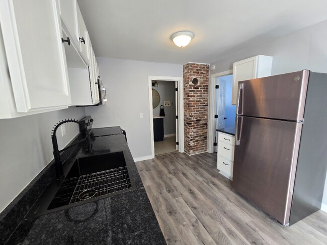 Photo - 13 Freemont St Unit Apt 1