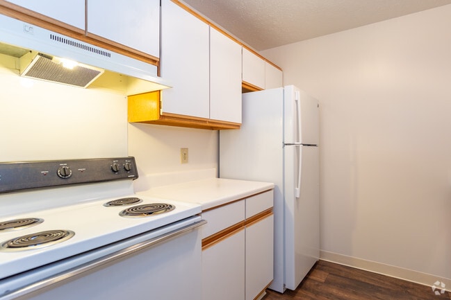 2 BR, 1 BA - 960 SF