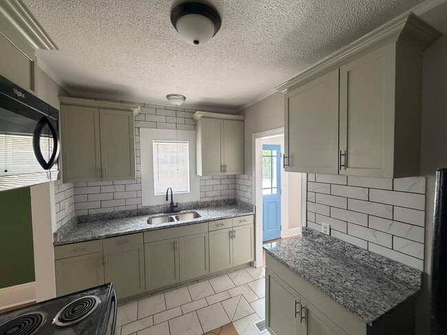 Photo - 243 Spring St SW