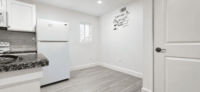 Building Photo - 4404 Bellfort Ave Unit 8