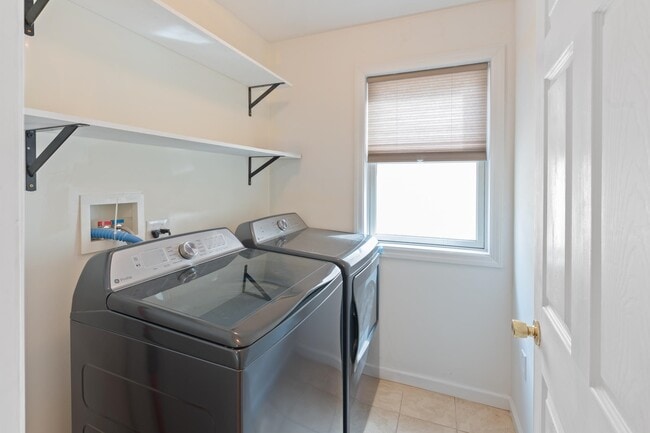 Photo - 260 Custer Ave Unit 1