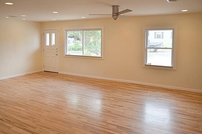 Photo - 1179 Oak Grove Ave