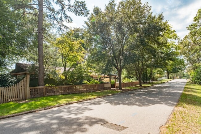 Photo - 223 Edgefield Ave NW