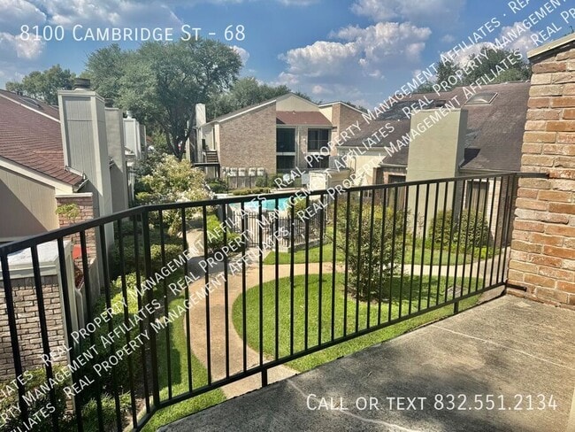 Photo - 8100 Cambridge St