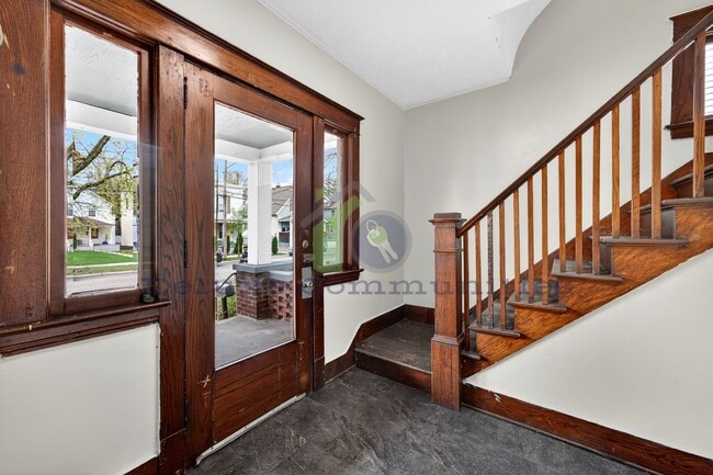 Photo - Beautiful Two Bedroom Lower Unit! Available NOW!!