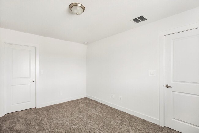 Photo - 423 Black Walnut Dr