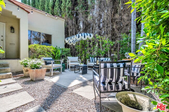 Photo - 738 Westmount Dr