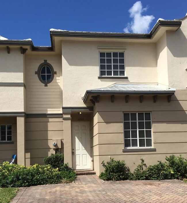 Photo - 1213 Abaco Ln
