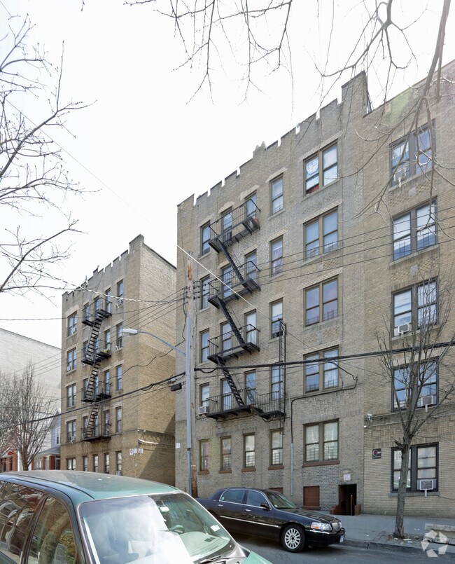 Photo - 666 E 224th St
