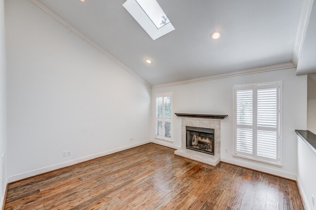 Photo - 708 Fowler St