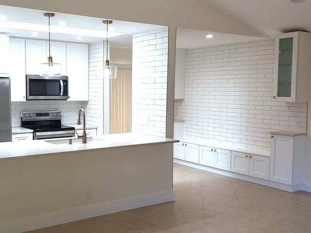 Photo - 541 NE 47th St